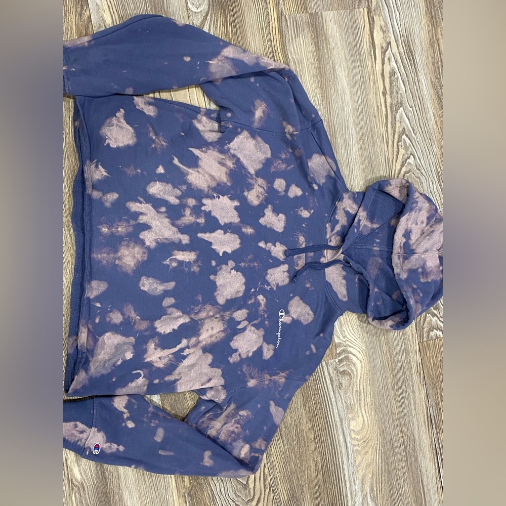 Women’s cropped champion hoodie, never worn.
